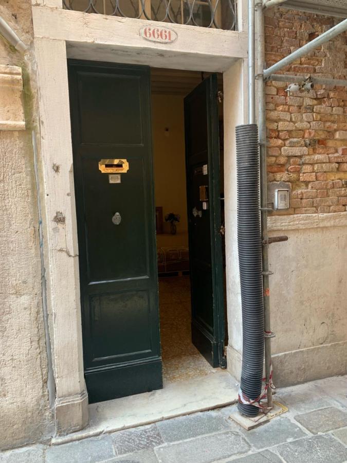 Melusina Budget Apartment