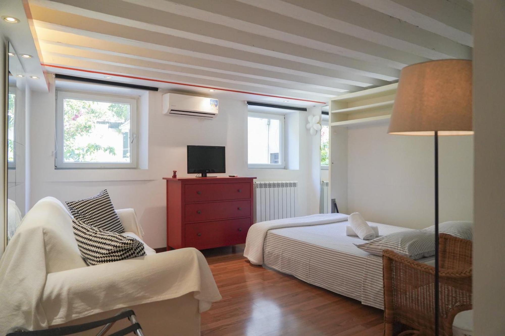 Melusina Budget Apartment *